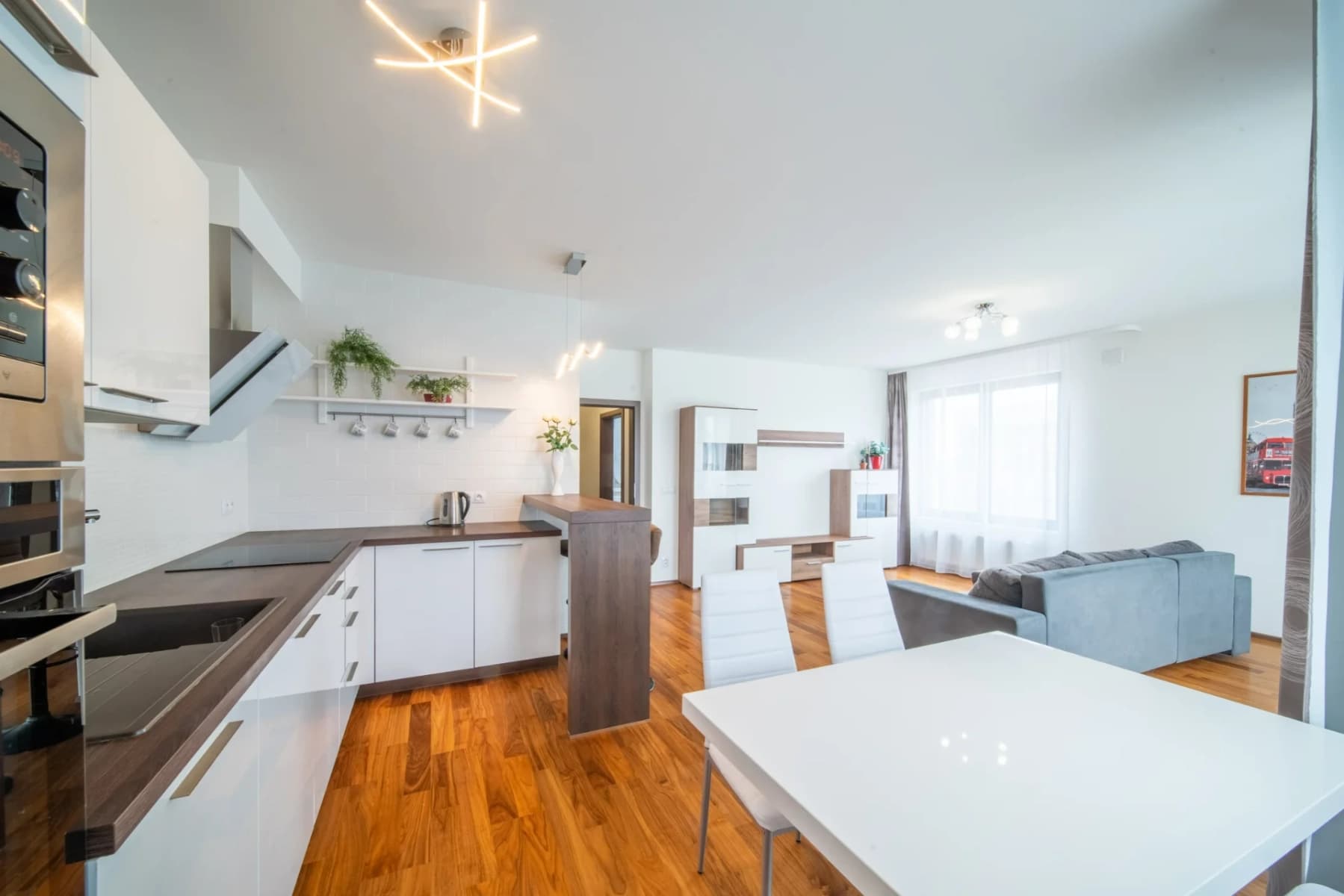Prenájom bytu 2-izbový 62 m², Nekvasilova, Praha, Praha Prenájom bytu 2-izbový 62 m², Nekvasilova, Praha, Praha