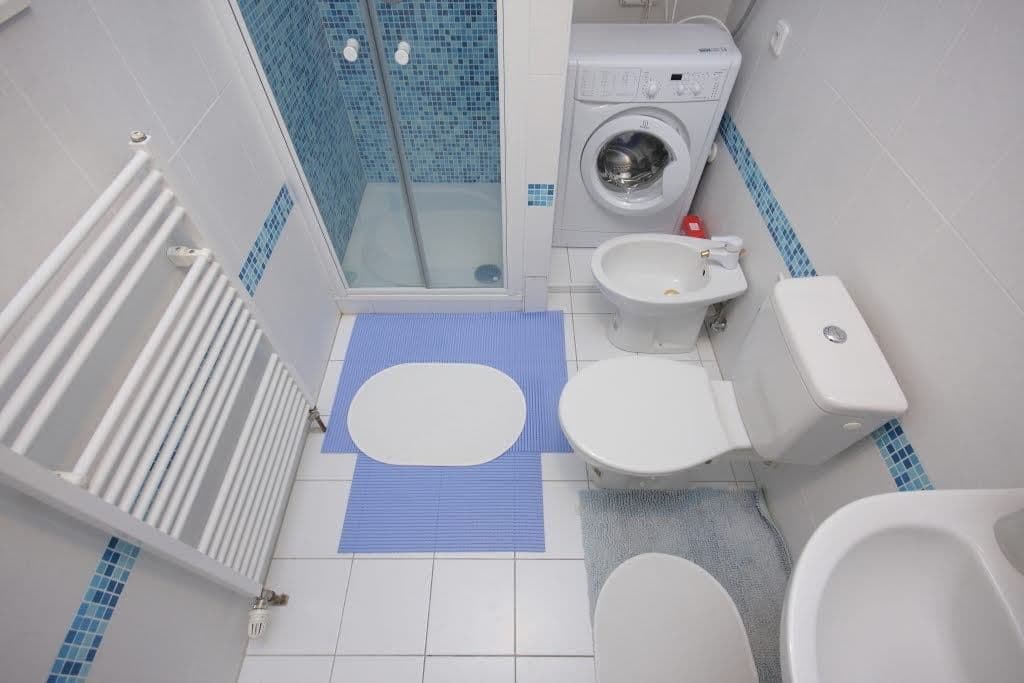 Prenájom bytu 4-izbový 150 m², Kolínská, Praha, Praha Prenájom bytu 4-izbový 150 m², Kolínská, Praha, Praha
