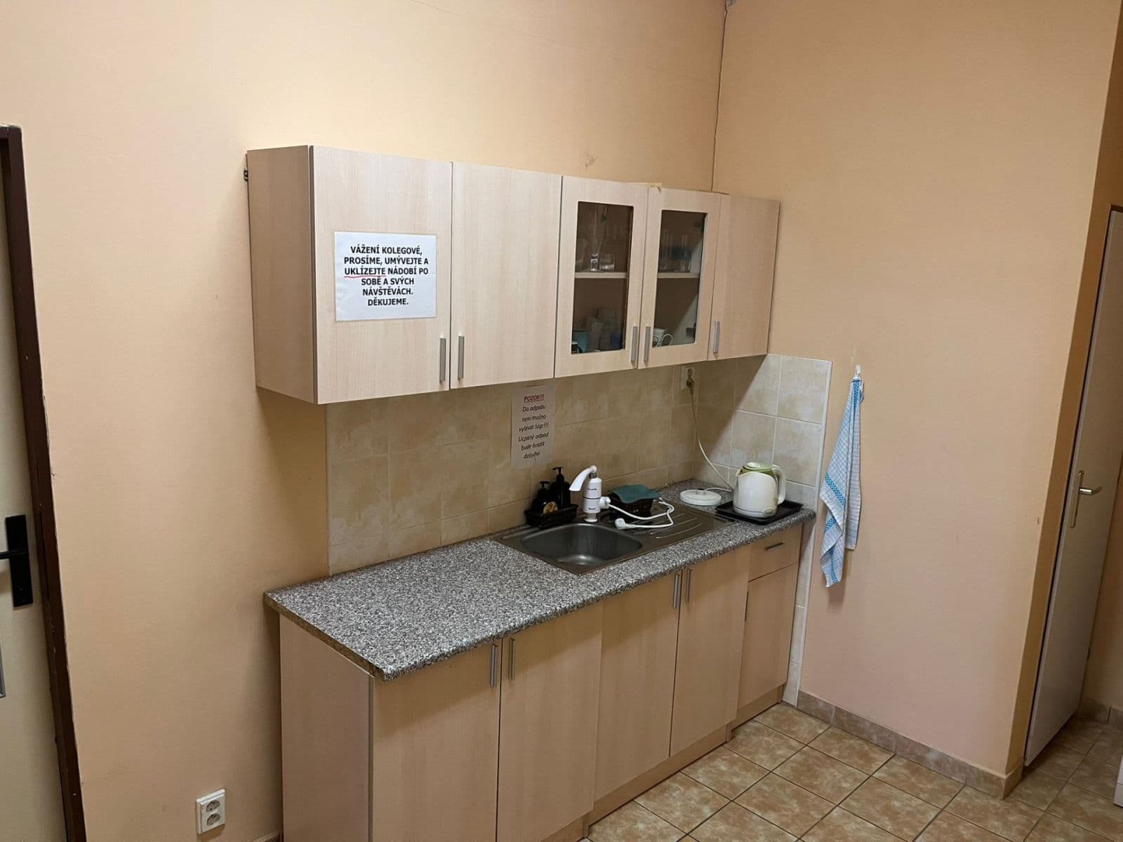 Prenájom kancelárie 42 m², Jana Kubelíka, Most, Ústecký kraj Prenájom kancelárie 42 m², Jana Kubelíka, Most, Ústecký kraj