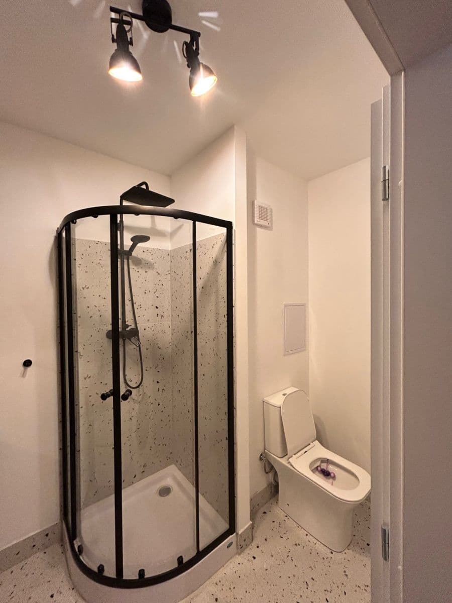 Prenájom bytu 1-izbový 36 m², Na hôrke, Nitra, Nitriansky kraj Prenájom bytu 1-izbový 36 m², Na hôrke, Nitra, Nitriansky kraj