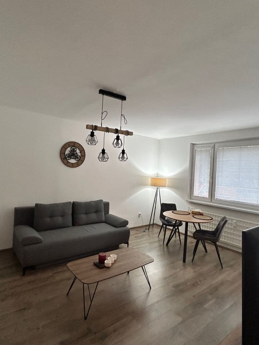 Prenájom bytu 1-izbový 36 m², Na hôrke, Nitra, Nitriansky kraj Prenájom bytu 1-izbový 36 m², Na hôrke, Nitra, Nitriansky kraj