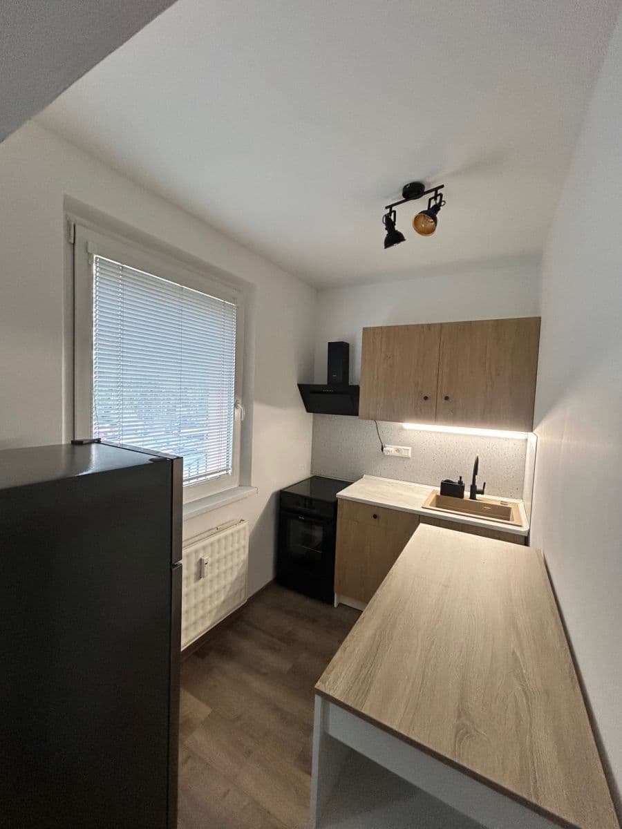 Prenájom bytu 1-izbový 36 m², Na hôrke, Nitra, Nitriansky kraj Prenájom bytu 1-izbový 36 m², Na hôrke, Nitra, Nitriansky kraj