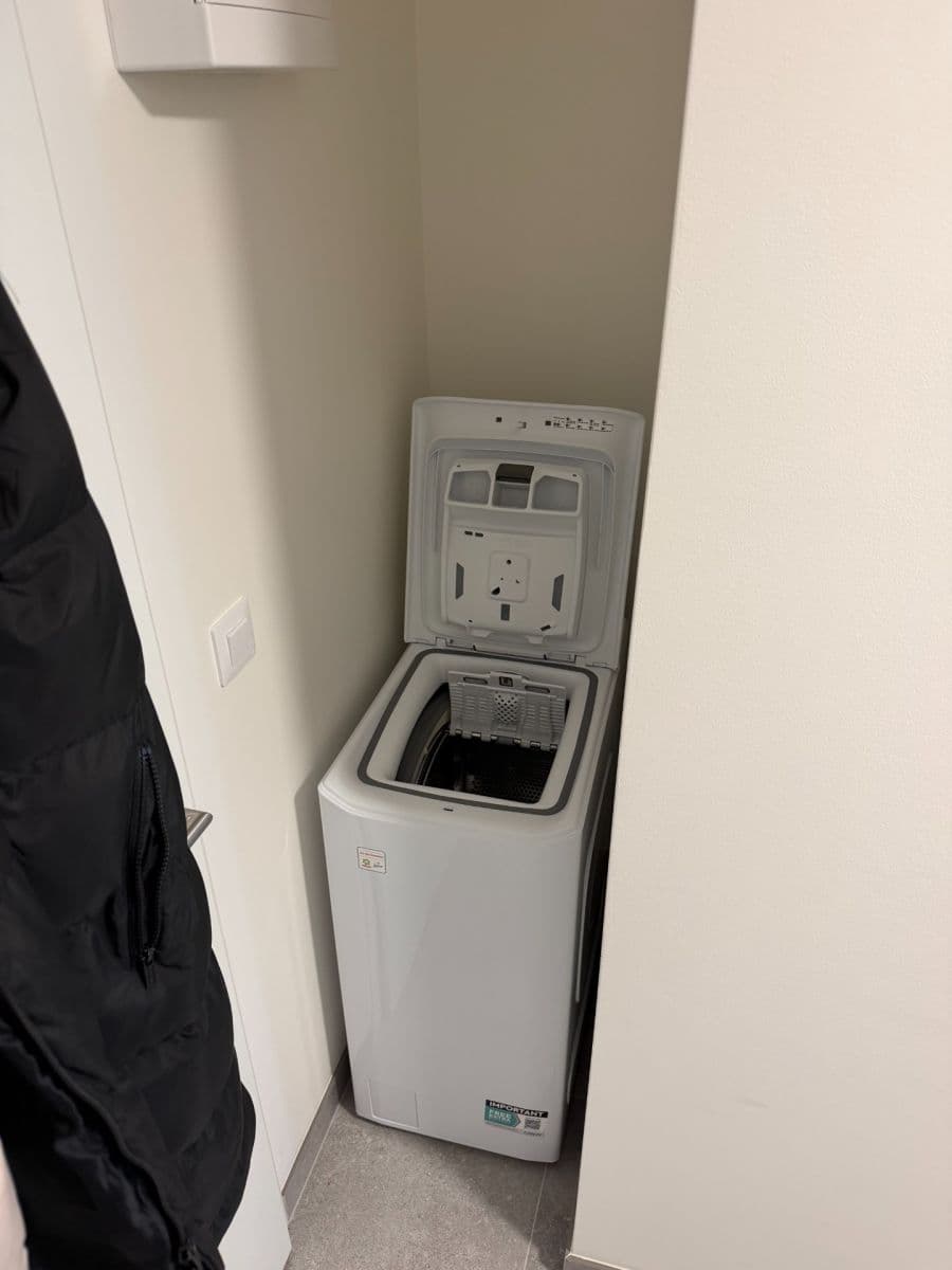 Prenájom bytu 1-izbový 31 m², Českobrodská, Praha, Praha Prenájom bytu 1-izbový 31 m², Českobrodská, Praha, Praha