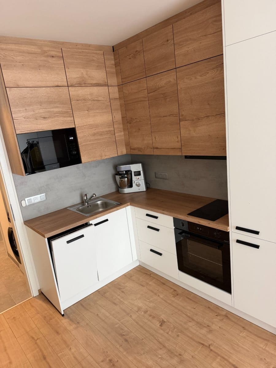 Prenájom bytu 1-izbový 31 m², Českobrodská, Praha, Praha Prenájom bytu 1-izbový 31 m², Českobrodská, Praha, Praha