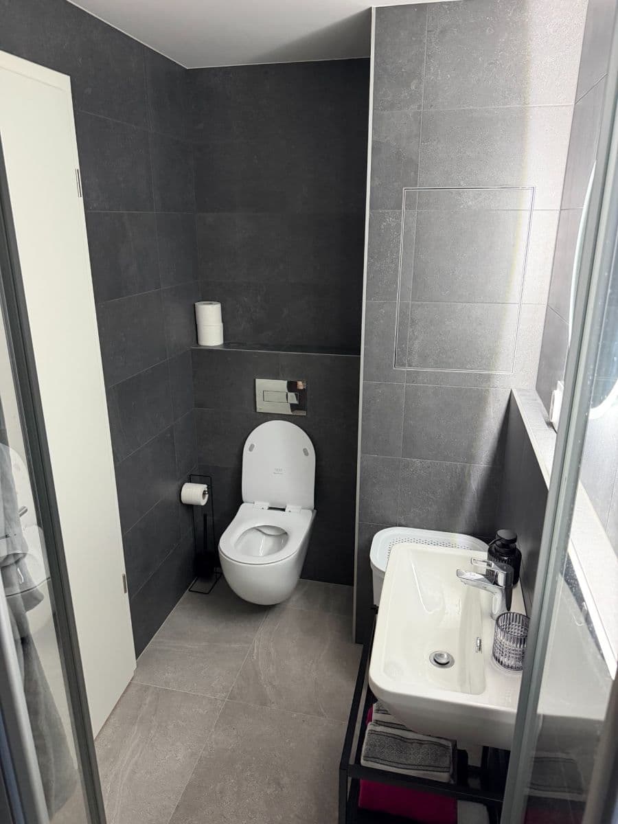 Prenájom bytu 1-izbový 31 m², Českobrodská, Praha, Praha Prenájom bytu 1-izbový 31 m², Českobrodská, Praha, Praha