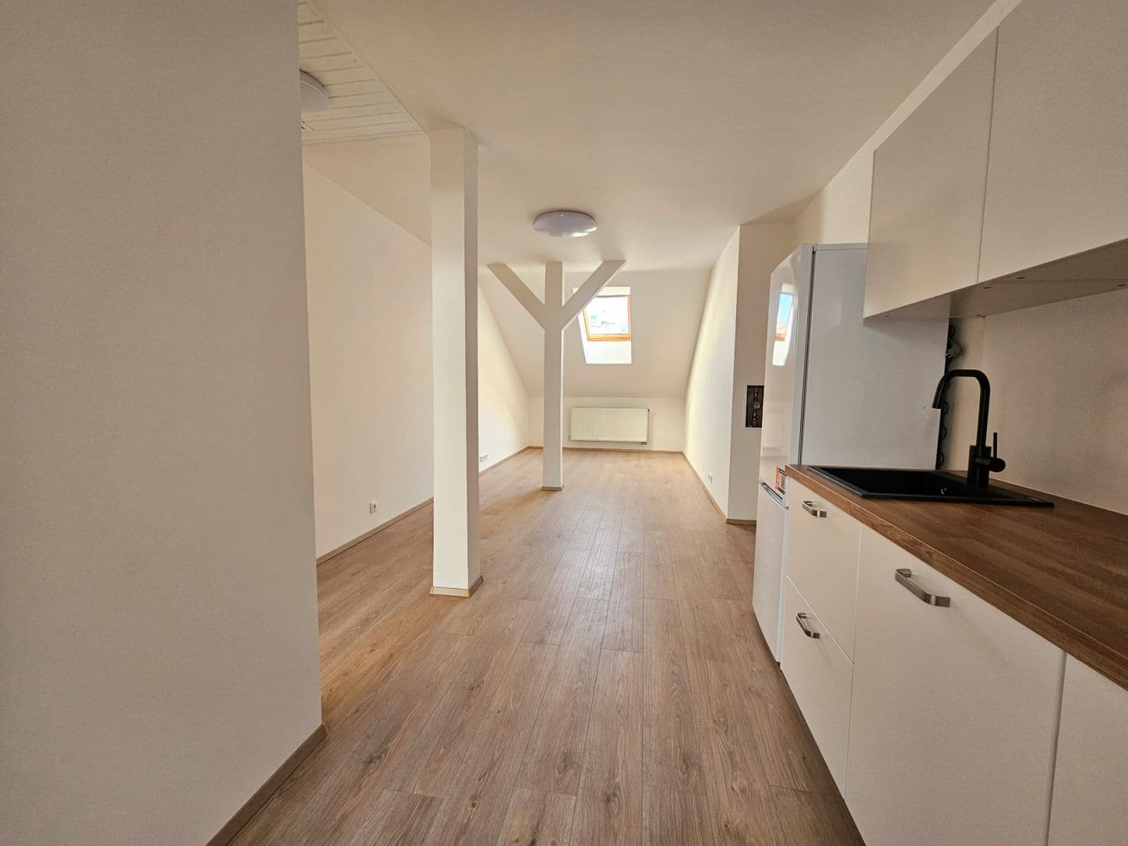 Prenájom bytu 3-izbový 68 m², Jugoslávská, Praha, Praha Prenájom bytu 3-izbový 68 m², Jugoslávská, Praha, Praha