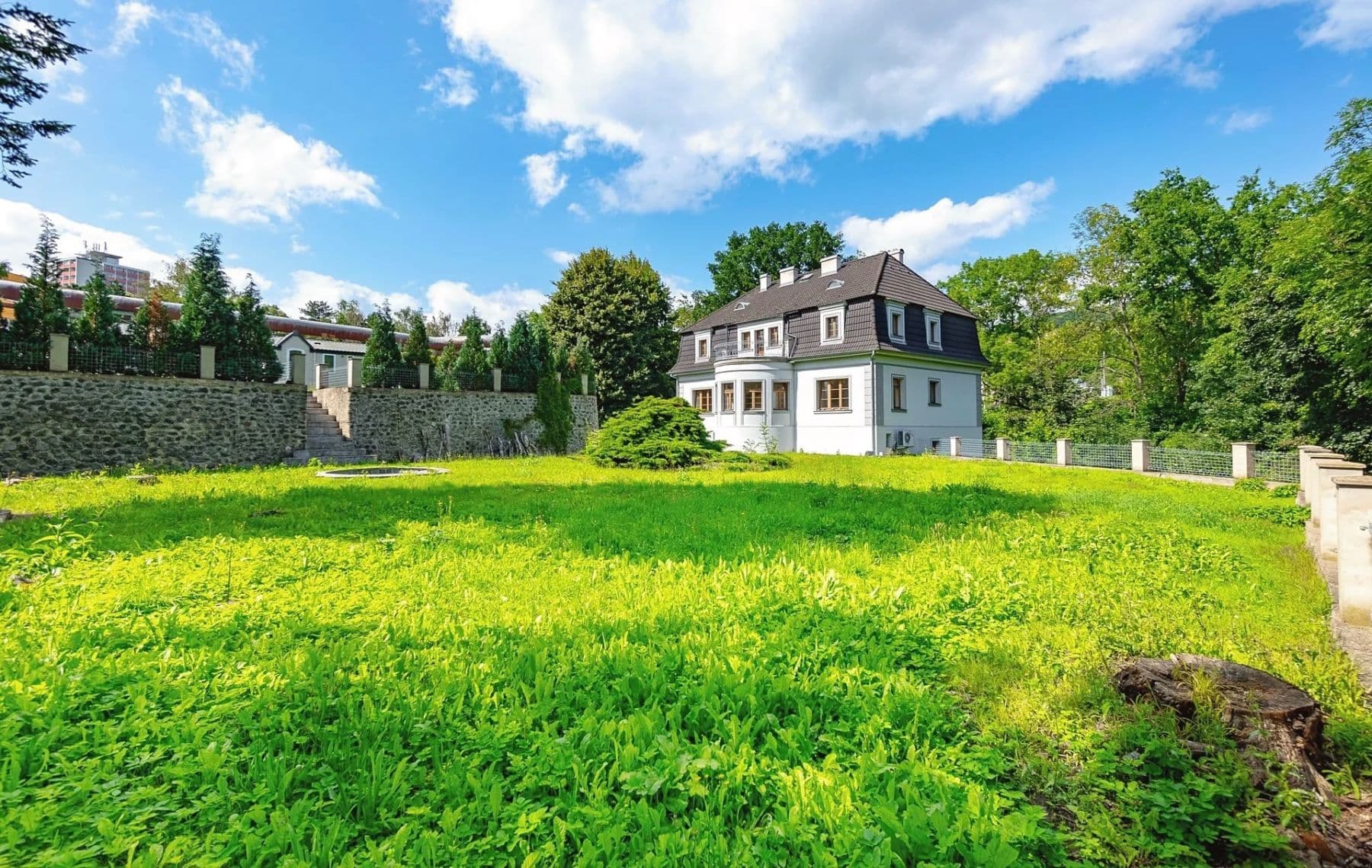 Predaj domu 193 m², pozemek 2.441 m², Elišky Krásnohorské, Ústí nad Labem, Ústecký kraj Predaj domu 193 m², pozemek 2.441 m², Elišky Krásnohorské, Ústí nad Labem, Ústecký kraj