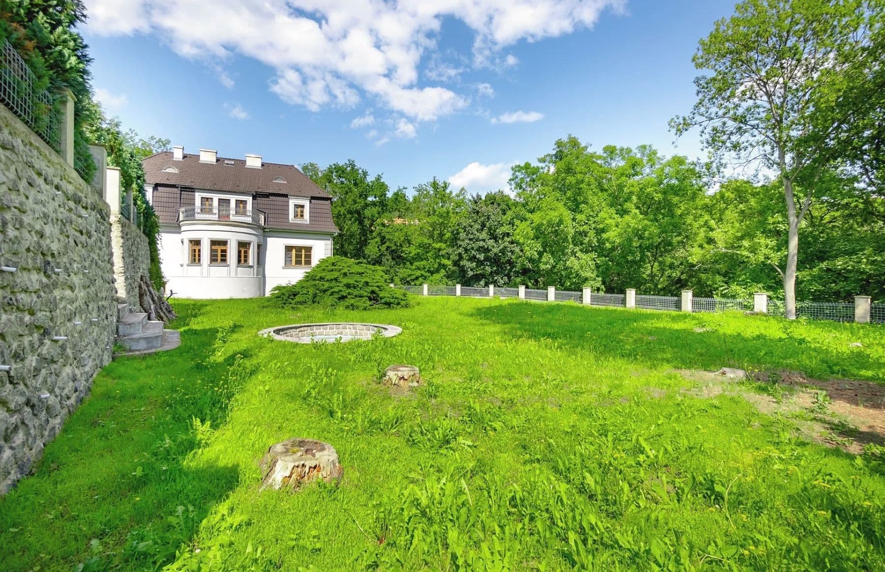 Predaj domu 193 m², pozemek 2.441 m², Elišky Krásnohorské, Ústí nad Labem, Ústecký kraj Predaj domu 193 m², pozemek 2.441 m², Elišky Krásnohorské, Ústí nad Labem, Ústecký kraj