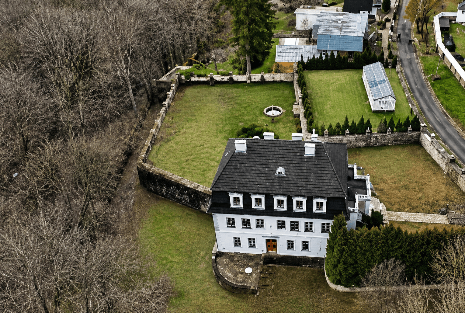 Predaj domu 193 m², pozemek 2.441 m², Elišky Krásnohorské, Ústí nad Labem, Ústecký kraj Predaj domu 193 m², pozemek 2.441 m², Elišky Krásnohorské, Ústí nad Labem, Ústecký kraj