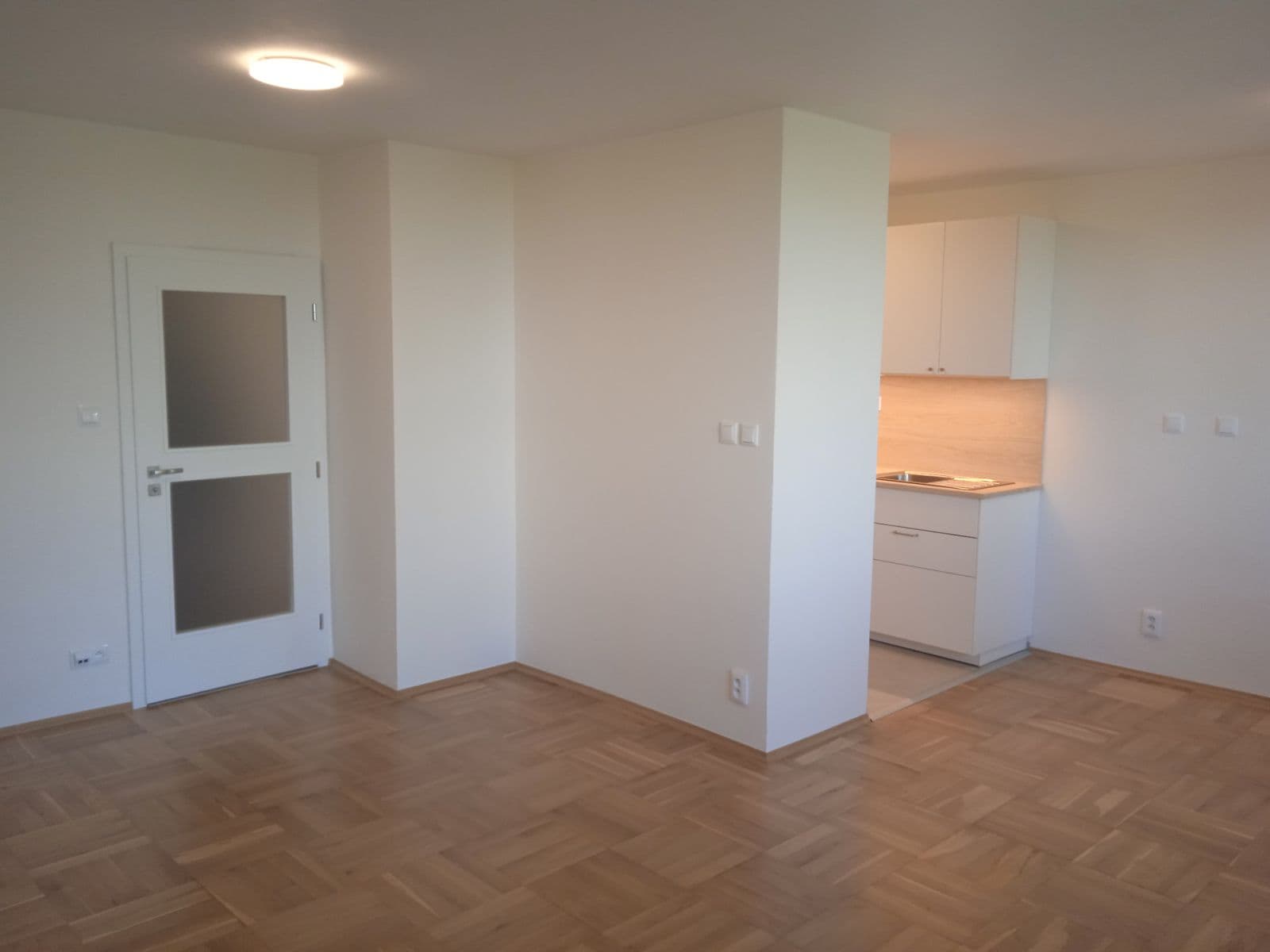 Prenájom bytu 3-izbový 77 m², Od Vysoké, Praha, Praha Prenájom bytu 3-izbový 77 m², Od Vysoké, Praha, Praha