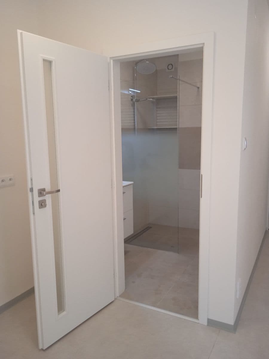 Prenájom bytu 3-izbový 77 m², Od Vysoké, Praha, Praha Prenájom bytu 3-izbový 77 m², Od Vysoké, Praha, Praha