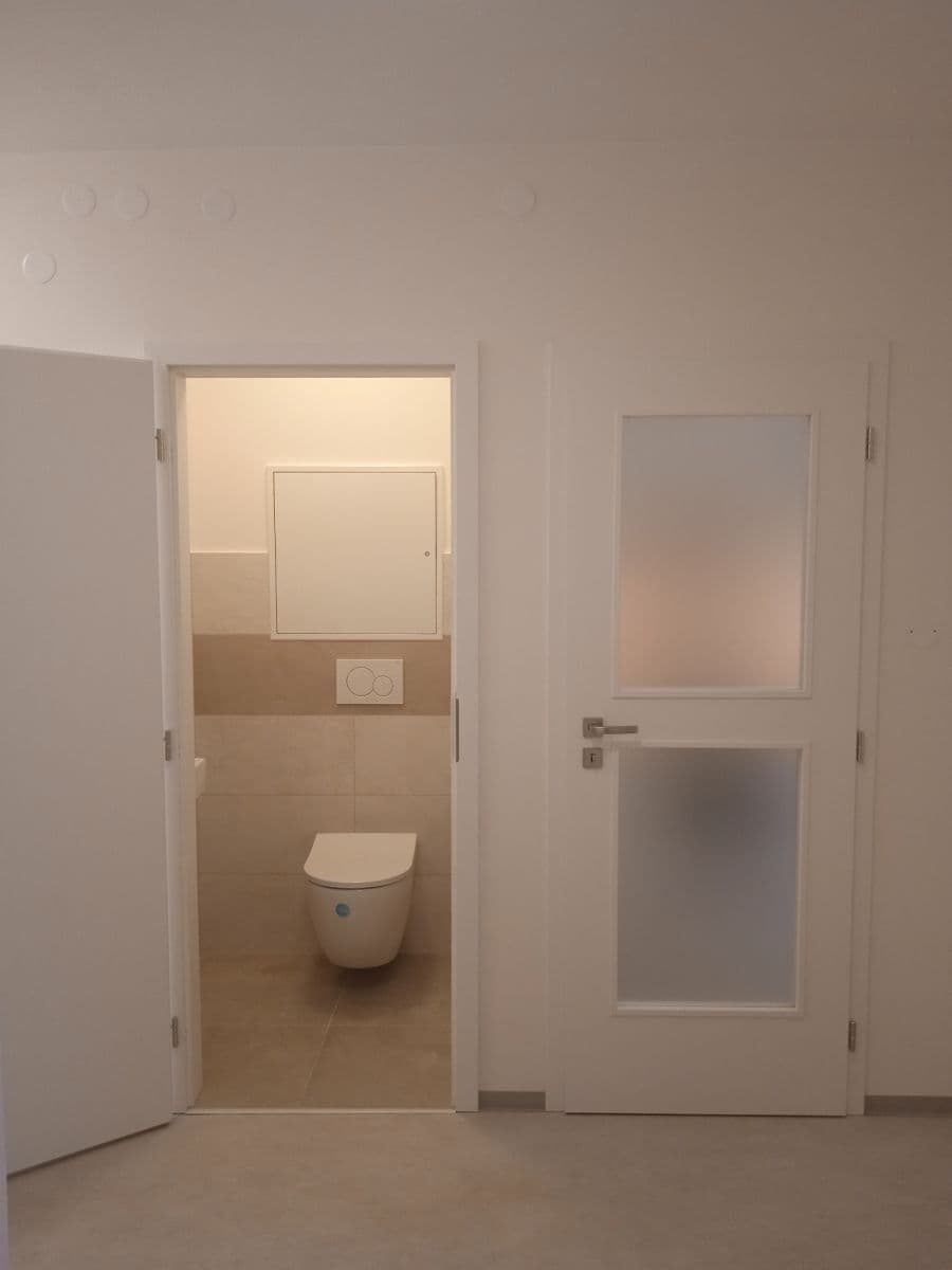 Prenájom bytu 3-izbový 77 m², Od Vysoké, Praha, Praha Prenájom bytu 3-izbový 77 m², Od Vysoké, Praha, Praha