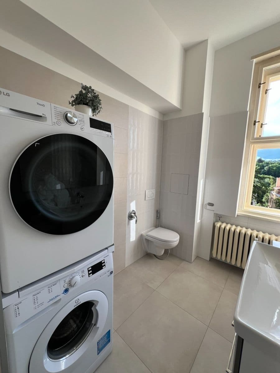 Prenájom bytu 3-izbový 73 m², Na Václavce, Praha, Praha Prenájom bytu 3-izbový 73 m², Na Václavce, Praha, Praha