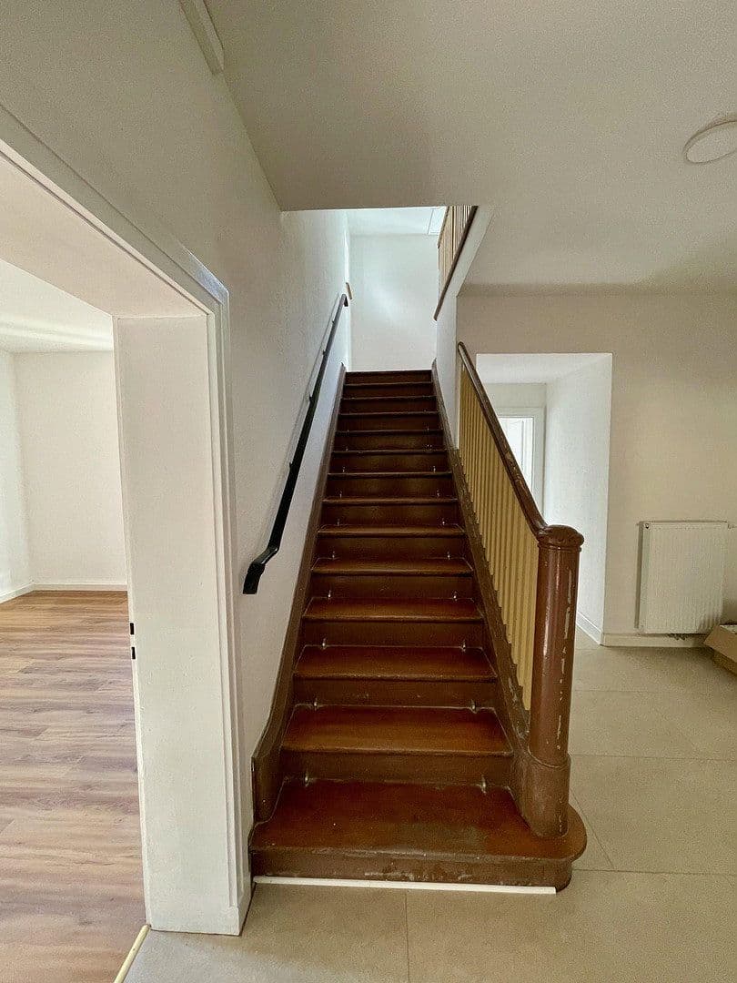 Predaj domu 220 m², pozemek 300 m², Talstr. 71, Frankeneck, Porýnie-Falcko Predaj domu 220 m², pozemek 300 m², Talstr. 71, Frankeneck, Porýnie-Falcko