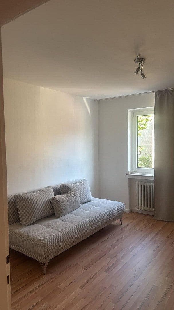 Prenájom bytu 3-izbový 72 m², Isolanistrasse 18, Köln, Severné Porýnie - Westfálsko Prenájom bytu 3-izbový 72 m², Isolanistrasse 18, Köln, Severné Porýnie - Westfálsko