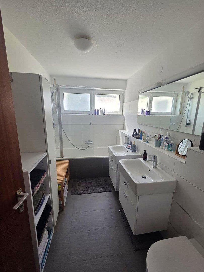 Prenájom bytu 4-izbový 117 m², Danziger-Straße 40, Tübingen, Bádensko-Wurttembersko Prenájom bytu 4-izbový 117 m², Danziger-Straße 40, Tübingen, Bádensko-Wurttembersko