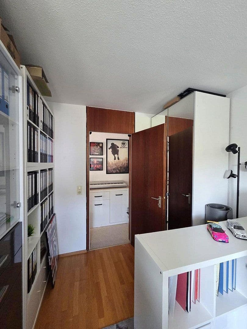 Prenájom bytu 4-izbový 117 m², Danziger-Straße 40, Tübingen, Bádensko-Wurttembersko Prenájom bytu 4-izbový 117 m², Danziger-Straße 40, Tübingen, Bádensko-Wurttembersko