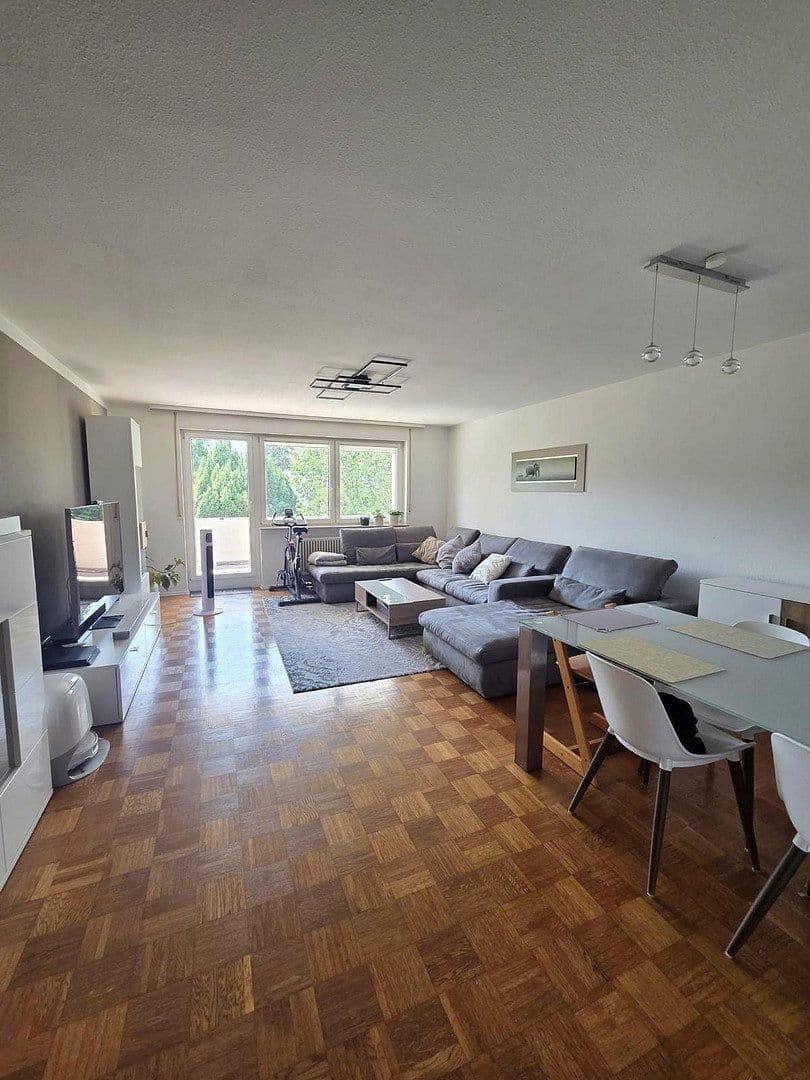 Prenájom bytu 4-izbový 117 m², Danziger-Straße 40, Tübingen, Bádensko-Wurttembersko Prenájom bytu 4-izbový 117 m², Danziger-Straße 40, Tübingen, Bádensko-Wurttembersko