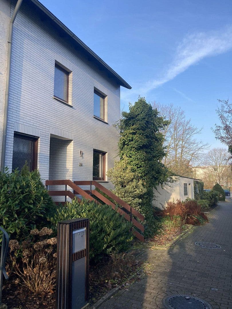 Predaj domu 154 m², pozemek 373 m², Eichstraße 34, Langenhagen, Dolné Sasko Predaj domu 154 m², pozemek 373 m², Eichstraße 34, Langenhagen, Dolné Sasko