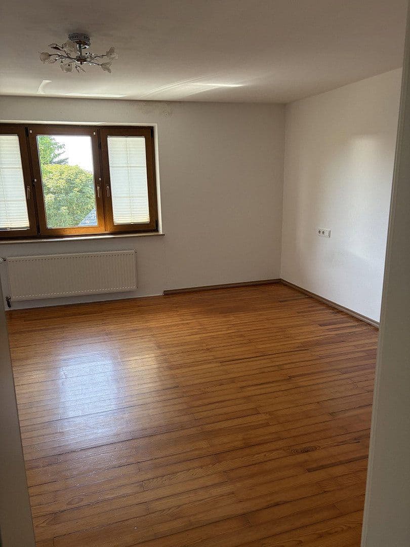 Prenájom bytu 3-izbový 85 m², Oberlauch, Porýnie-Falcko Prenájom bytu 3-izbový 85 m², Oberlauch, Porýnie-Falcko