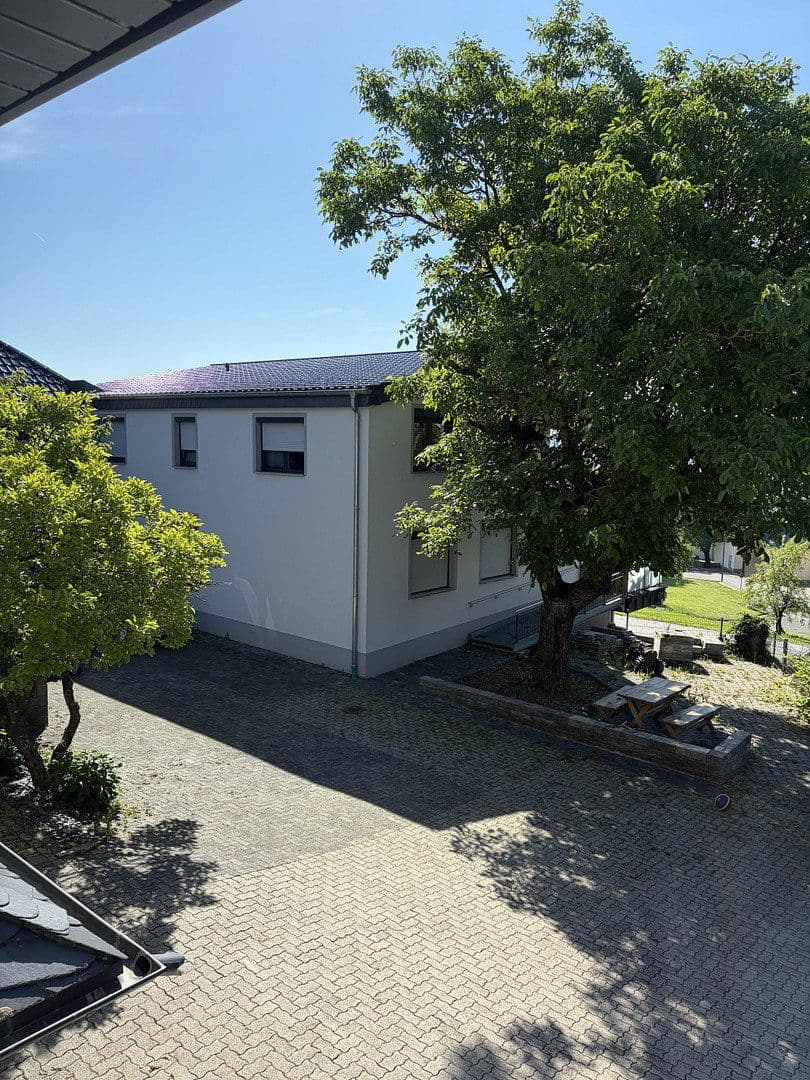 Prenájom bytu 3-izbový 85 m², Oberlauch, Porýnie-Falcko Prenájom bytu 3-izbový 85 m², Oberlauch, Porýnie-Falcko