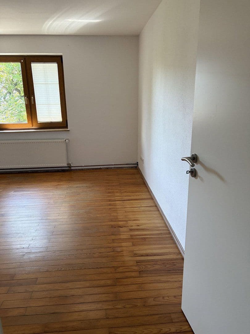 Prenájom bytu 3-izbový 85 m², Oberlauch, Porýnie-Falcko Prenájom bytu 3-izbový 85 m², Oberlauch, Porýnie-Falcko