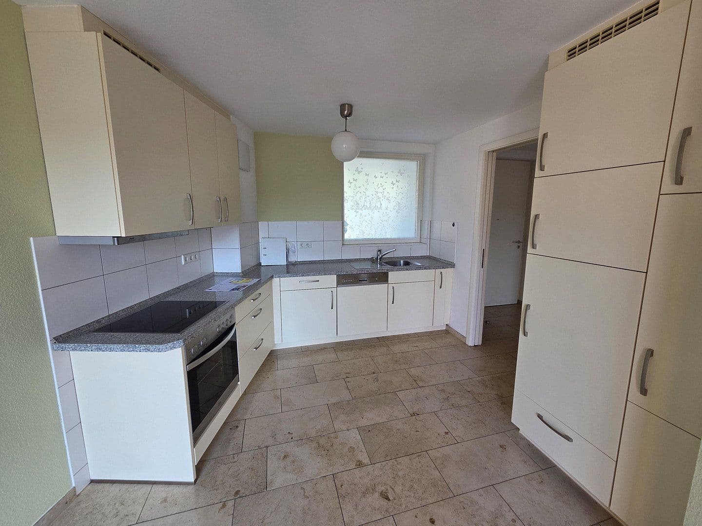 Prenájom bytu 2-izbový 63 m², Nürtingerstr. 1, Nürtingen, Bádensko-Wurttembersko Prenájom bytu 2-izbový 63 m², Nürtingerstr. 1, Nürtingen, Bádensko-Wurttembersko