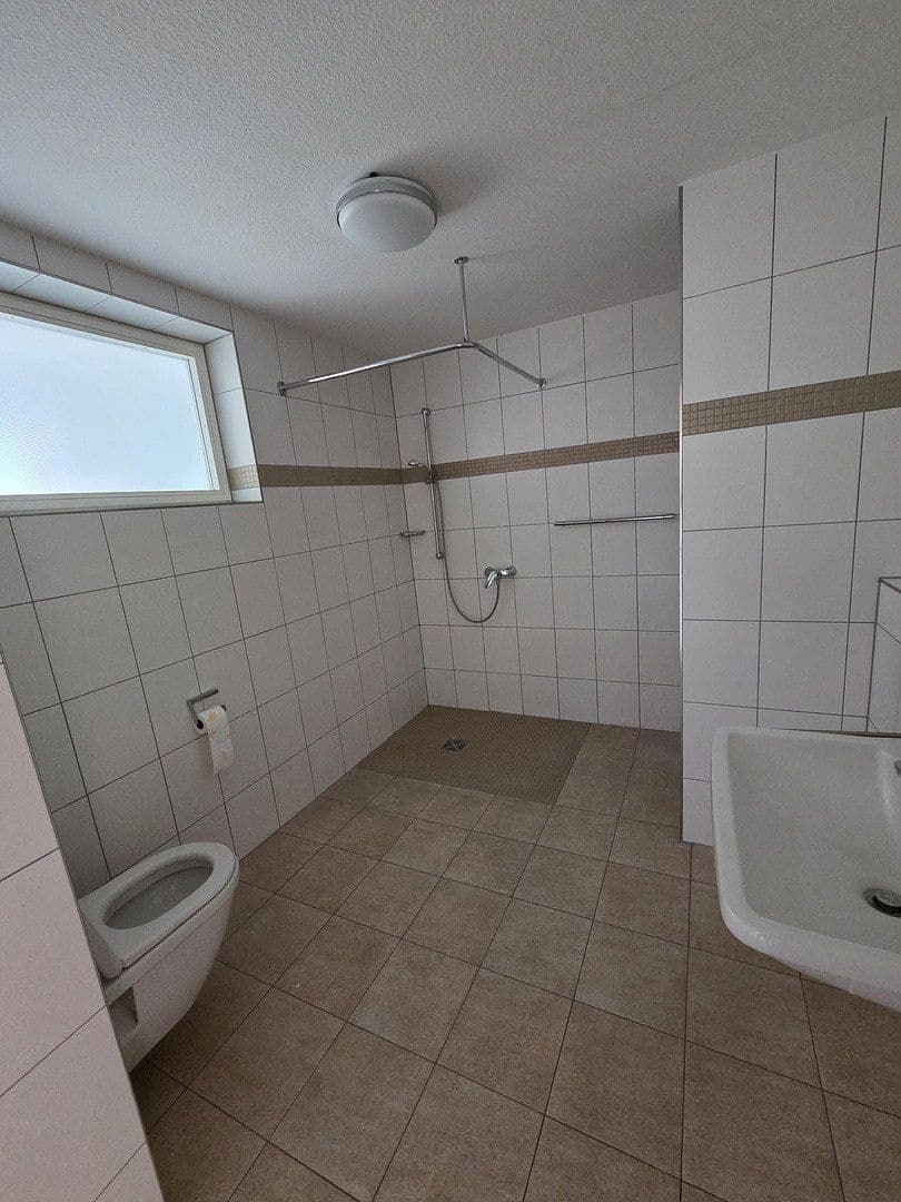 Prenájom bytu 2-izbový 63 m², Nürtingerstr. 1, Nürtingen, Bádensko-Wurttembersko Prenájom bytu 2-izbový 63 m², Nürtingerstr. 1, Nürtingen, Bádensko-Wurttembersko