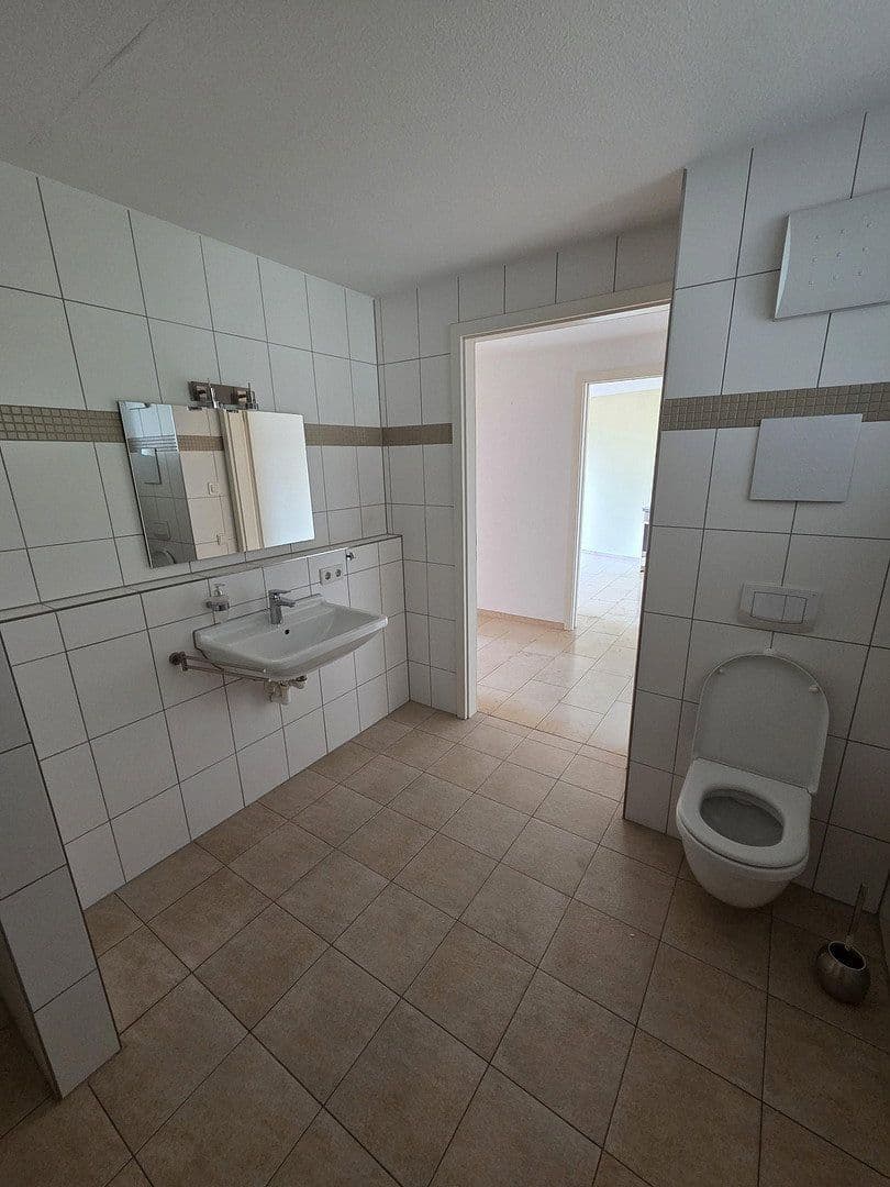 Prenájom bytu 2-izbový 63 m², Nürtingerstr. 1, Nürtingen, Bádensko-Wurttembersko Prenájom bytu 2-izbový 63 m², Nürtingerstr. 1, Nürtingen, Bádensko-Wurttembersko
