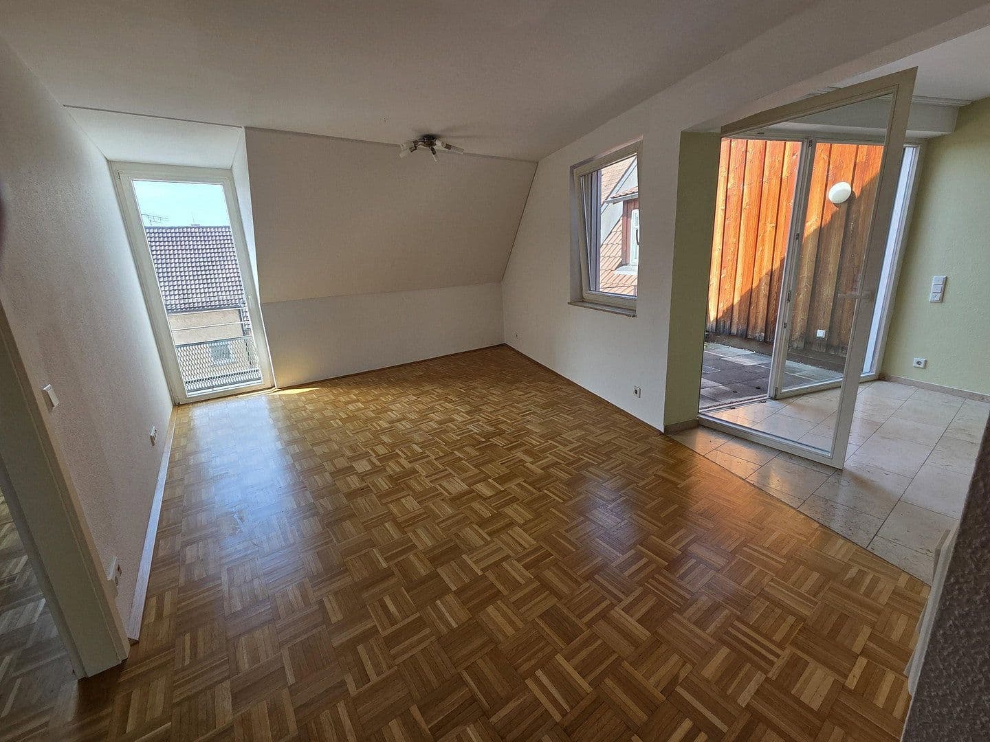 Prenájom bytu 2-izbový 63 m², Nürtingerstr. 1, Nürtingen, Bádensko-Wurttembersko Prenájom bytu 2-izbový 63 m², Nürtingerstr. 1, Nürtingen, Bádensko-Wurttembersko