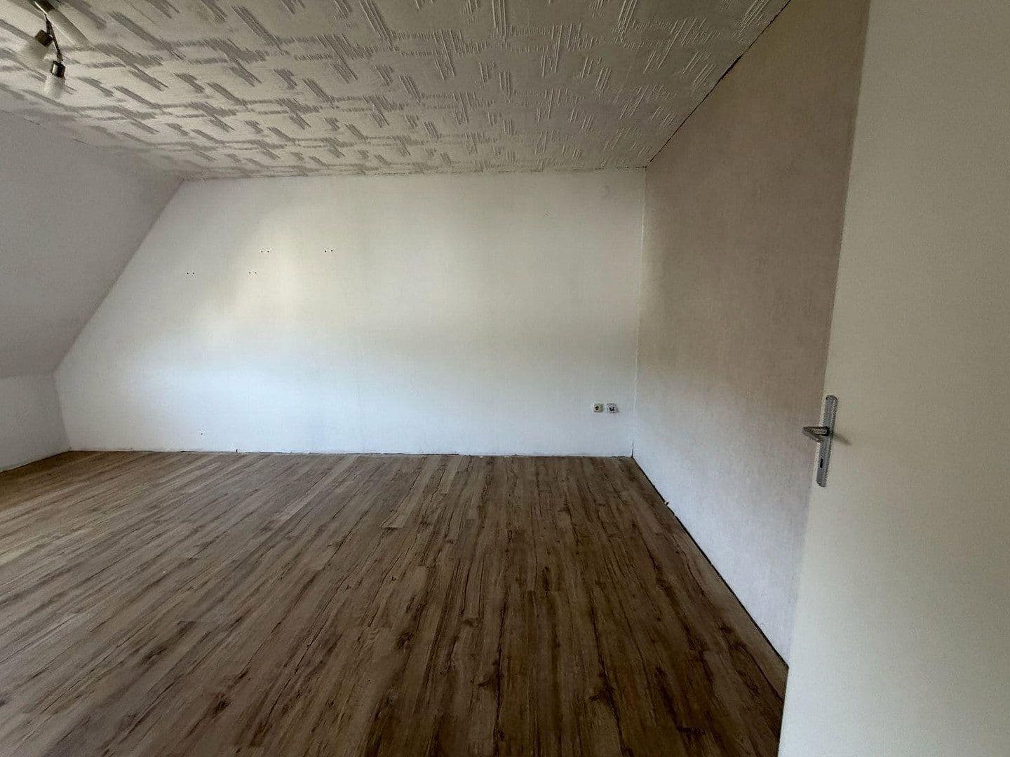 Prenájom bytu 3-izbový 80 m², Menden (Sauerland), Severné Porýnie - Westfálsko Prenájom bytu 3-izbový 80 m², Menden (Sauerland), Severné Porýnie - Westfálsko
