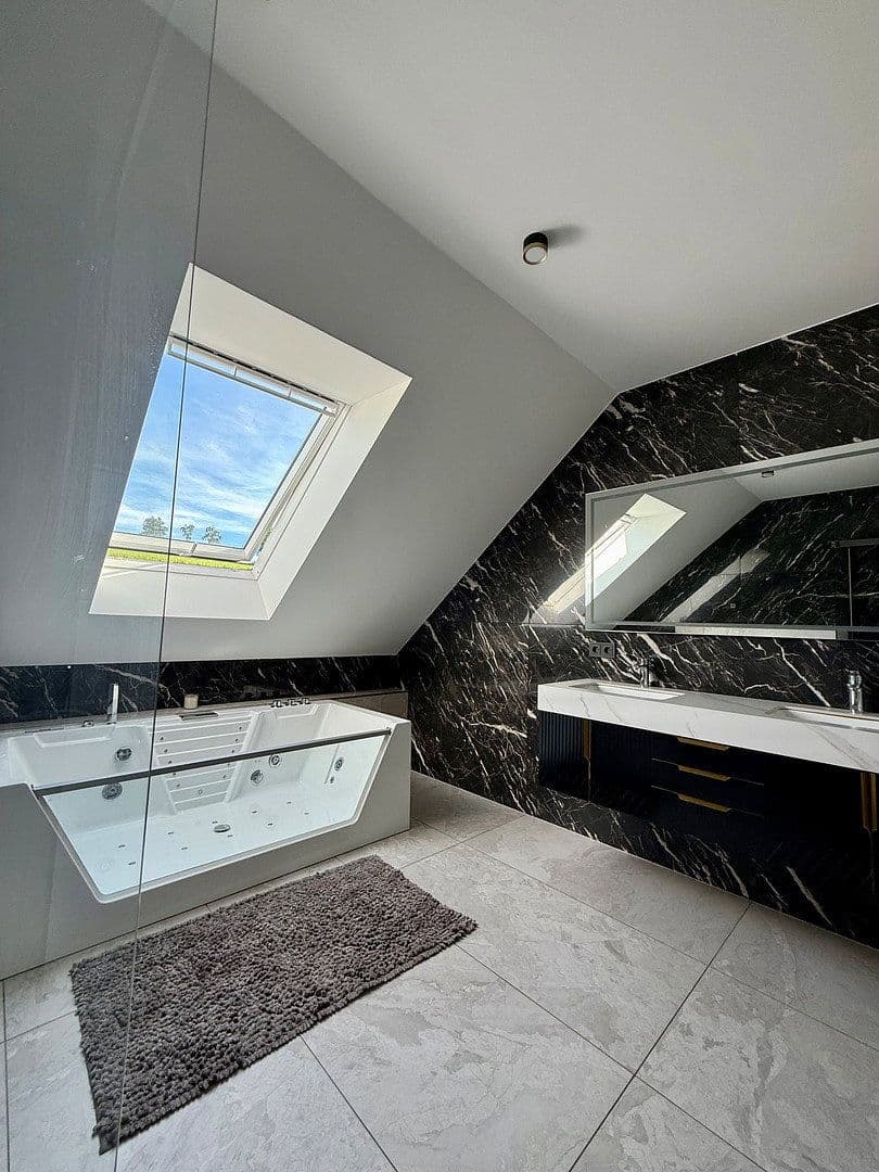 Predaj domu 181 m², pozemek 999 m², Niederhof, Waldbröl, Severné Porýnie - Westfálsko Predaj domu 181 m², pozemek 999 m², Niederhof, Waldbröl, Severné Porýnie - Westfálsko