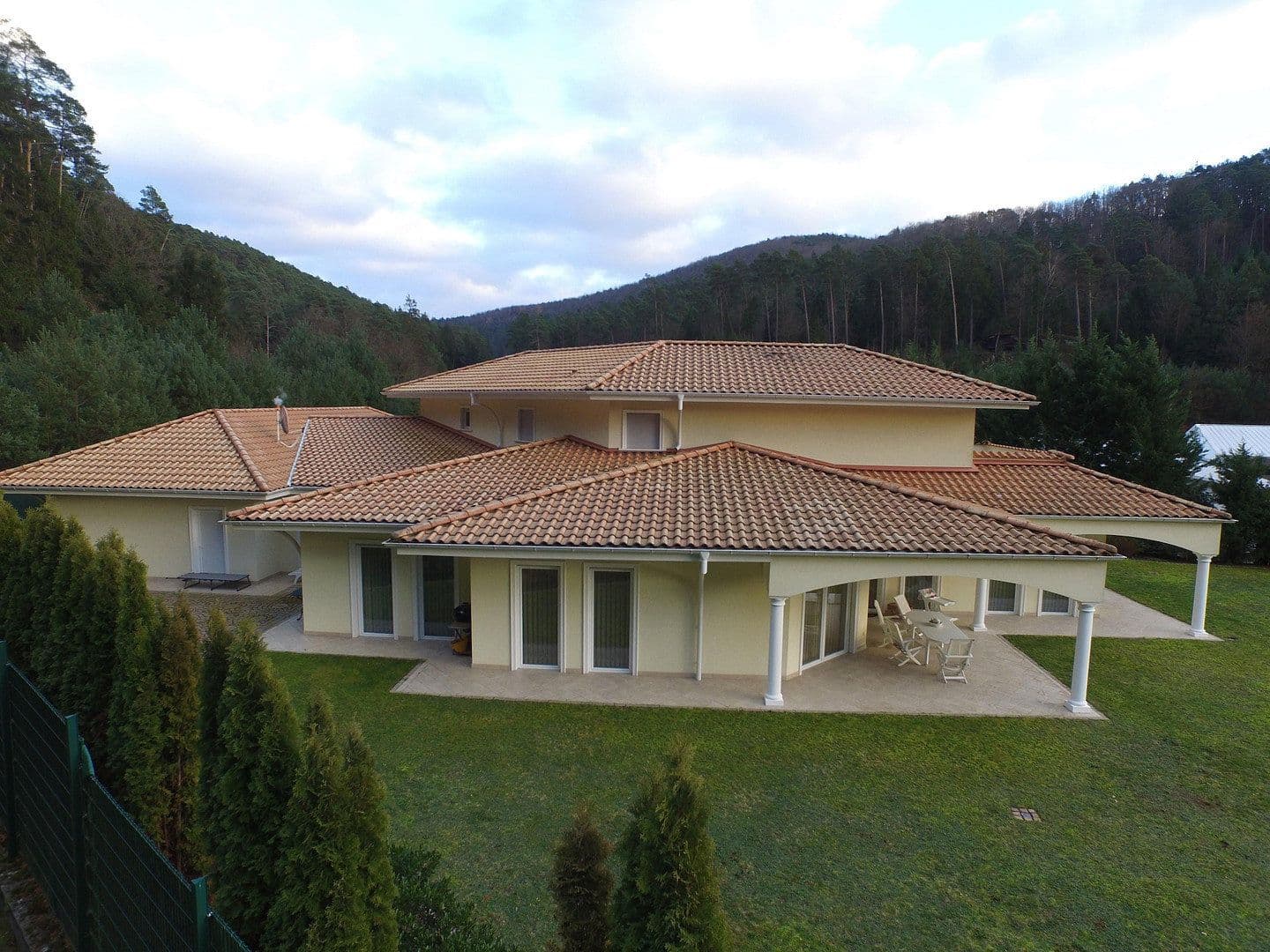 Predaj domu 383 m², pozemek 4.600 m², Gewerbepark Neudahn 1, Nr. 13A, Dahn, Porýnie-Falcko Predaj domu 383 m², pozemek 4.600 m², Gewerbepark Neudahn 1, Nr. 13A, Dahn, Porýnie-Falcko