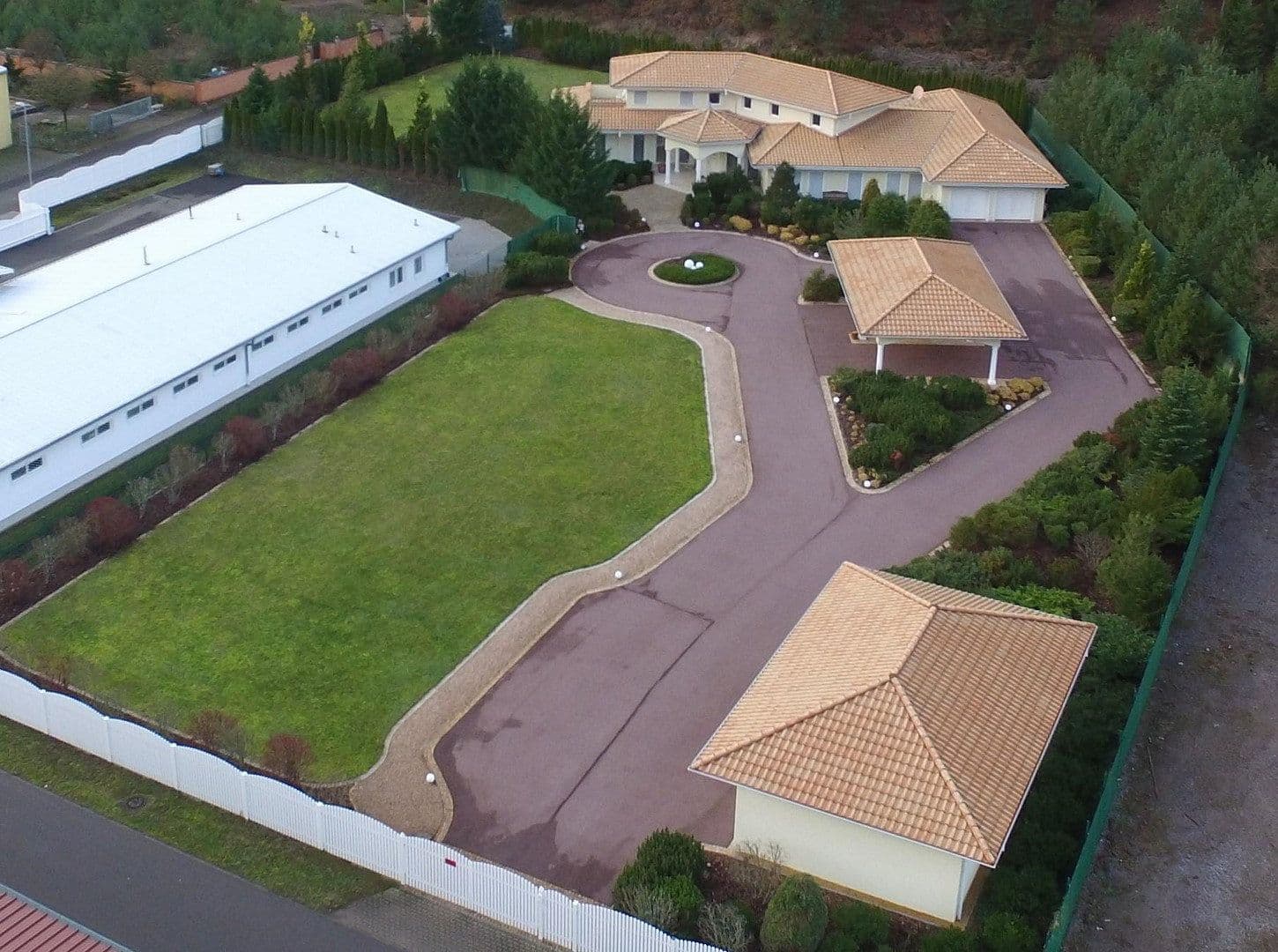 Predaj domu 383 m², pozemek 4.600 m², Gewerbepark Neudahn 1, Nr. 13A, Dahn, Porýnie-Falcko Predaj domu 383 m², pozemek 4.600 m², Gewerbepark Neudahn 1, Nr. 13A, Dahn, Porýnie-Falcko