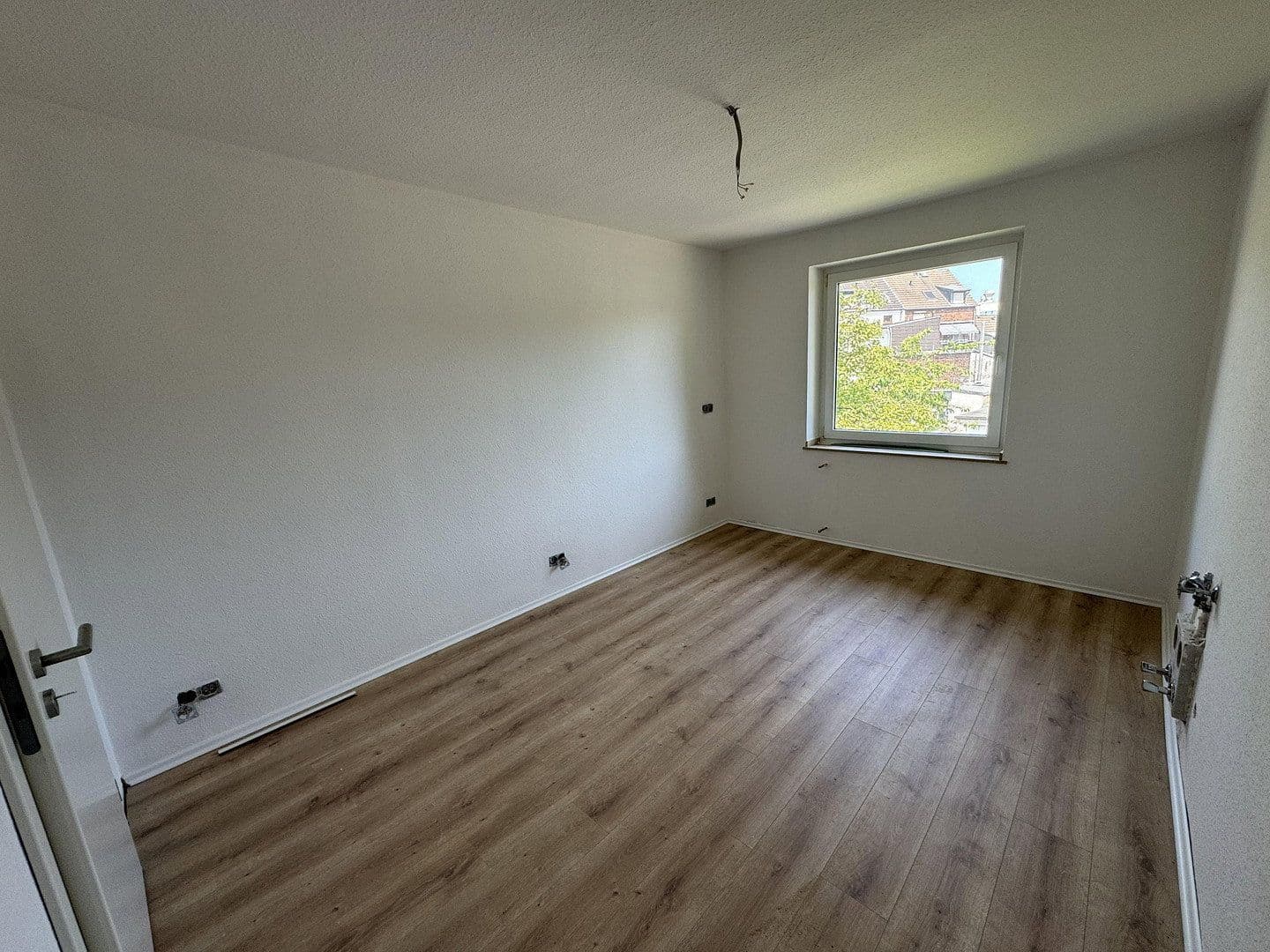 Prenájom bytu 2-izbový 67 m², Nikolausweg, Krefeld, Severné Porýnie - Westfálsko Prenájom bytu 2-izbový 67 m², Nikolausweg, Krefeld, Severné Porýnie - Westfálsko