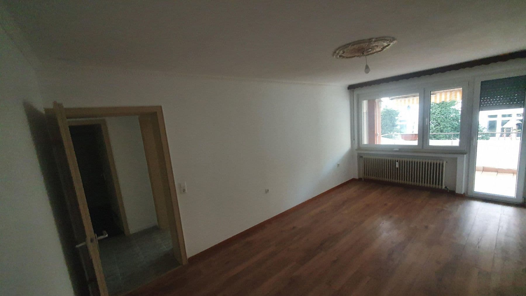 Prenájom bytu 3-izbový 75 m², Beethovenstraß,5, Esslingen am Neckar, Bádensko-Wurttembersko Prenájom bytu 3-izbový 75 m², Beethovenstraß,5, Esslingen am Neckar, Bádensko-Wurttembersko