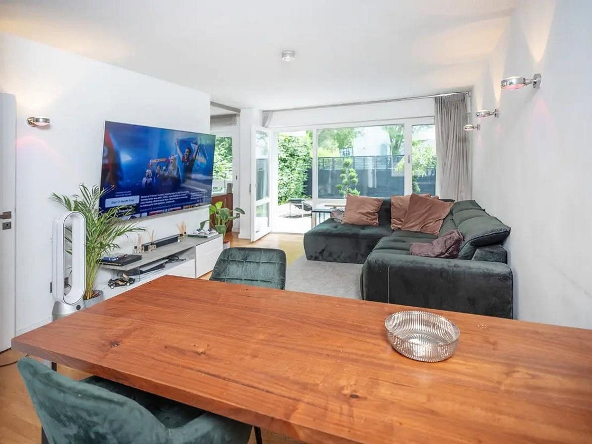 Prenájom bytu 2-izbový 56 m², München, Bavorsko Prenájom bytu 2-izbový 56 m², München, Bavorsko