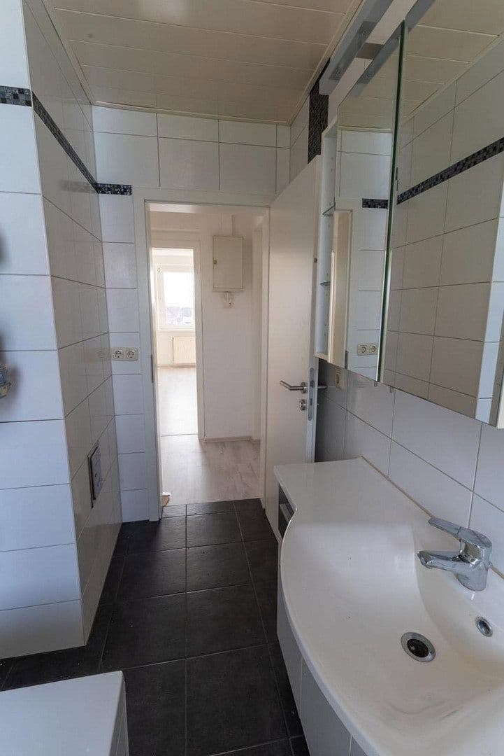 Prenájom bytu 3-izbový 67 m², Richardstr. 30, Nienburg (Saale), Sasko-Anhaltsko Prenájom bytu 3-izbový 67 m², Richardstr. 30, Nienburg (Saale), Sasko-Anhaltsko