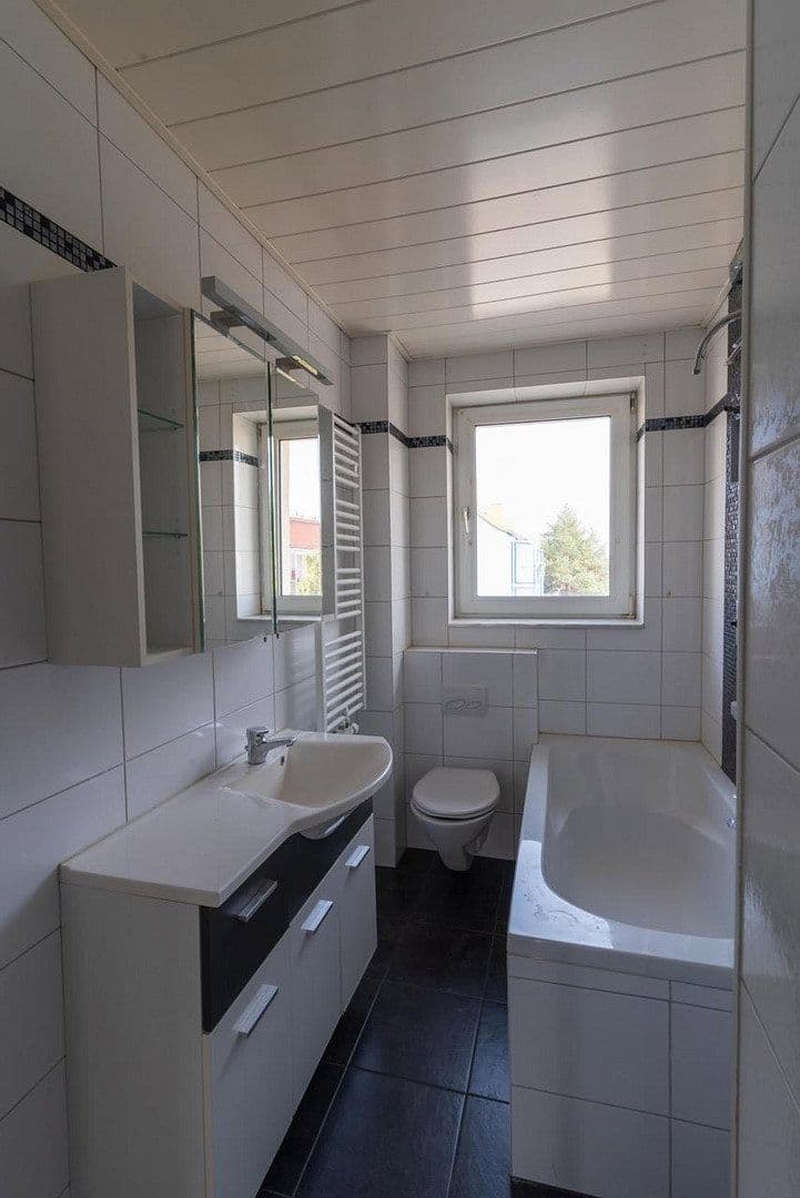 Prenájom bytu 3-izbový 67 m², Richardstr. 30, Nienburg (Saale), Sasko-Anhaltsko Prenájom bytu 3-izbový 67 m², Richardstr. 30, Nienburg (Saale), Sasko-Anhaltsko