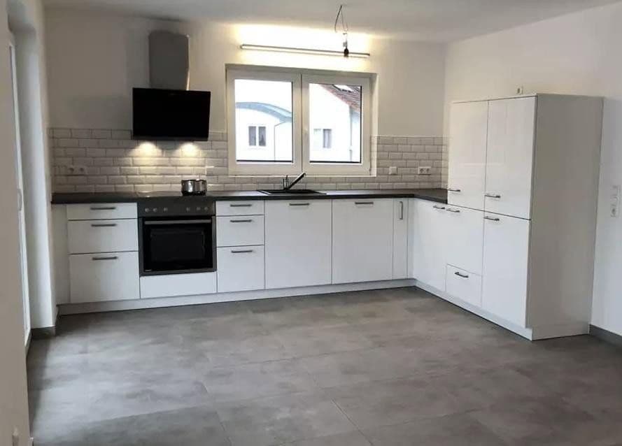 Prenájom bytu 3-izbový 85 m², Lauffen am Neckar, Bádensko-Wurttembersko Prenájom bytu 3-izbový 85 m², Lauffen am Neckar, Bádensko-Wurttembersko