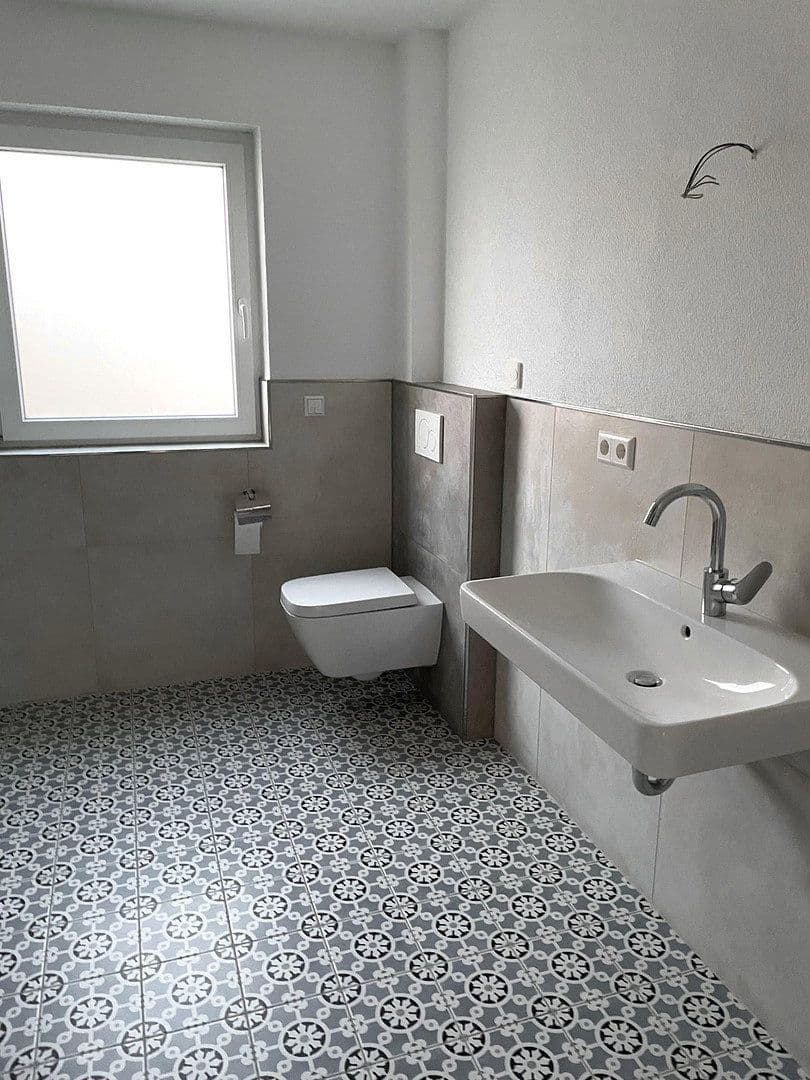 Prenájom bytu 3-izbový 85 m², Lauffen am Neckar, Bádensko-Wurttembersko Prenájom bytu 3-izbový 85 m², Lauffen am Neckar, Bádensko-Wurttembersko