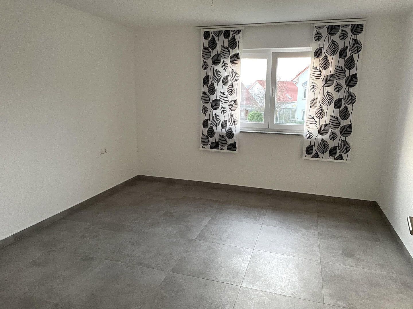 Prenájom bytu 3-izbový 85 m², Lauffen am Neckar, Bádensko-Wurttembersko Prenájom bytu 3-izbový 85 m², Lauffen am Neckar, Bádensko-Wurttembersko