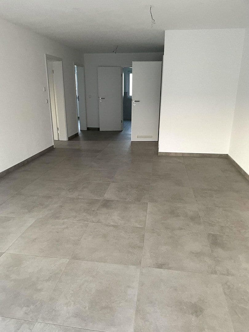 Prenájom bytu 3-izbový 85 m², Lauffen am Neckar, Bádensko-Wurttembersko Prenájom bytu 3-izbový 85 m², Lauffen am Neckar, Bádensko-Wurttembersko