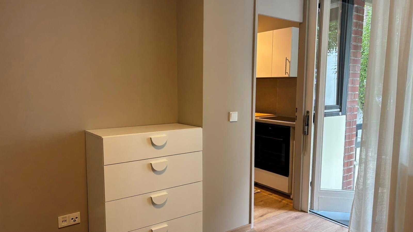 Prenájom bytu 1-izbový 28 m², Arcostr 10, Berlin, Berlín Prenájom bytu 1-izbový 28 m², Arcostr 10, Berlin, Berlín