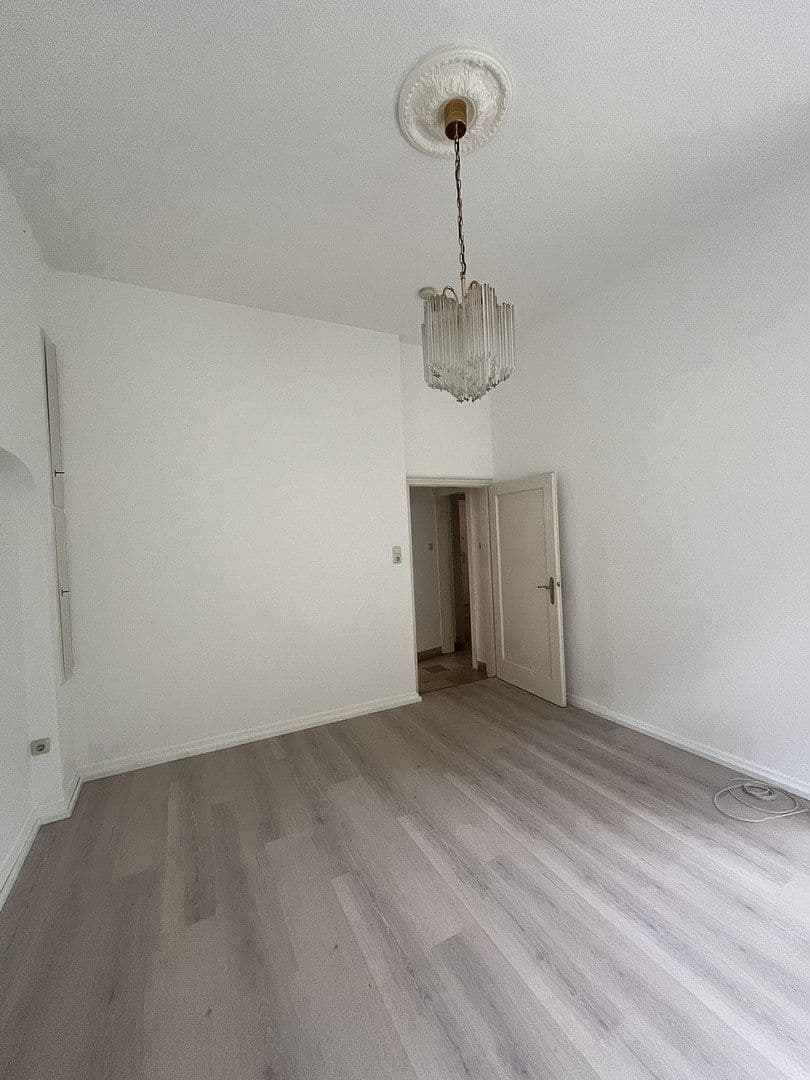 Prenájom bytu 5-izbový 155 m², Körnerstr.18, Offenbach, Hesensko Prenájom bytu 5-izbový 155 m², Körnerstr.18, Offenbach, Hesensko