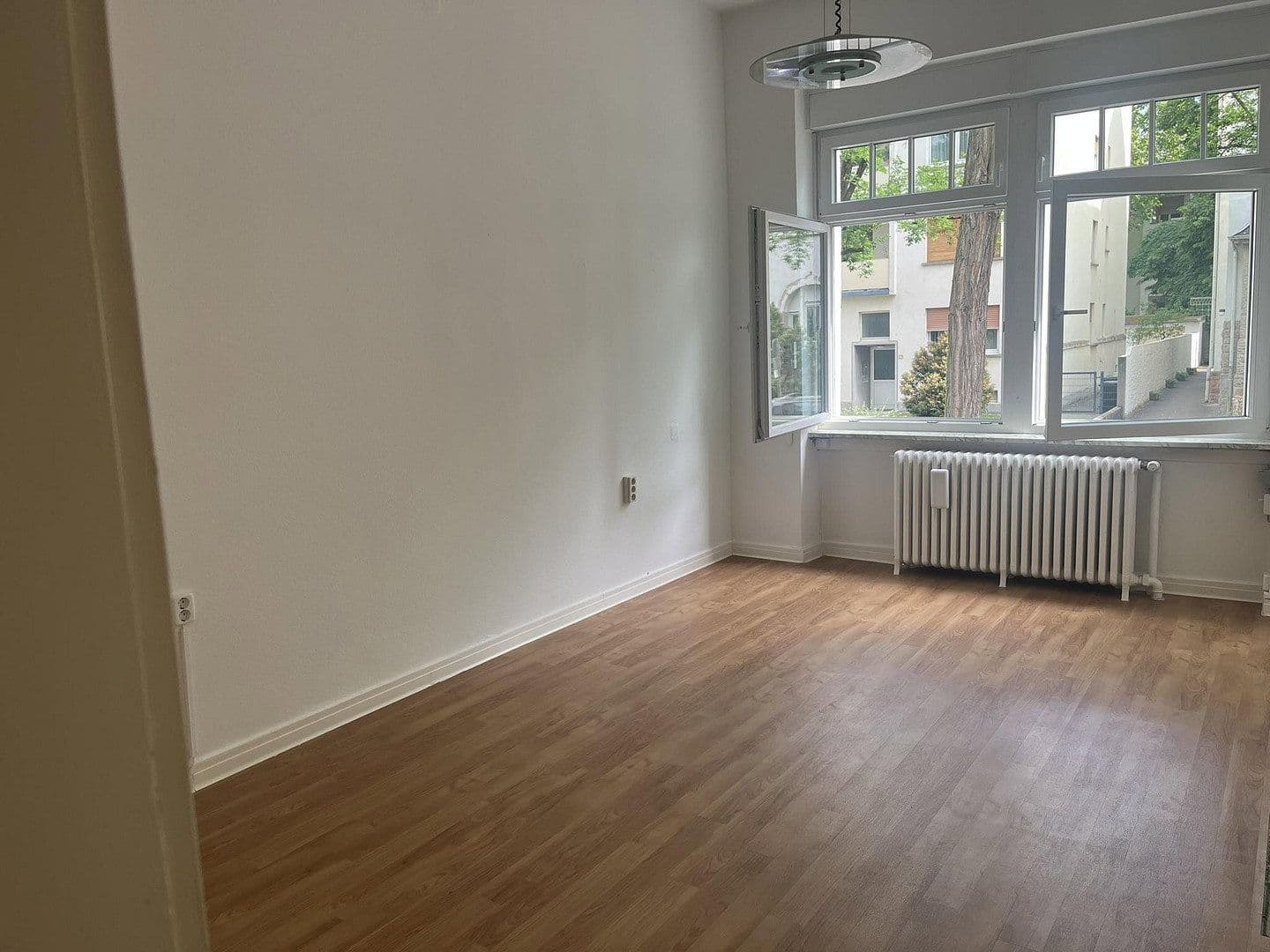 Prenájom bytu 5-izbový 155 m², Körnerstr.18, Offenbach, Hesensko Prenájom bytu 5-izbový 155 m², Körnerstr.18, Offenbach, Hesensko
