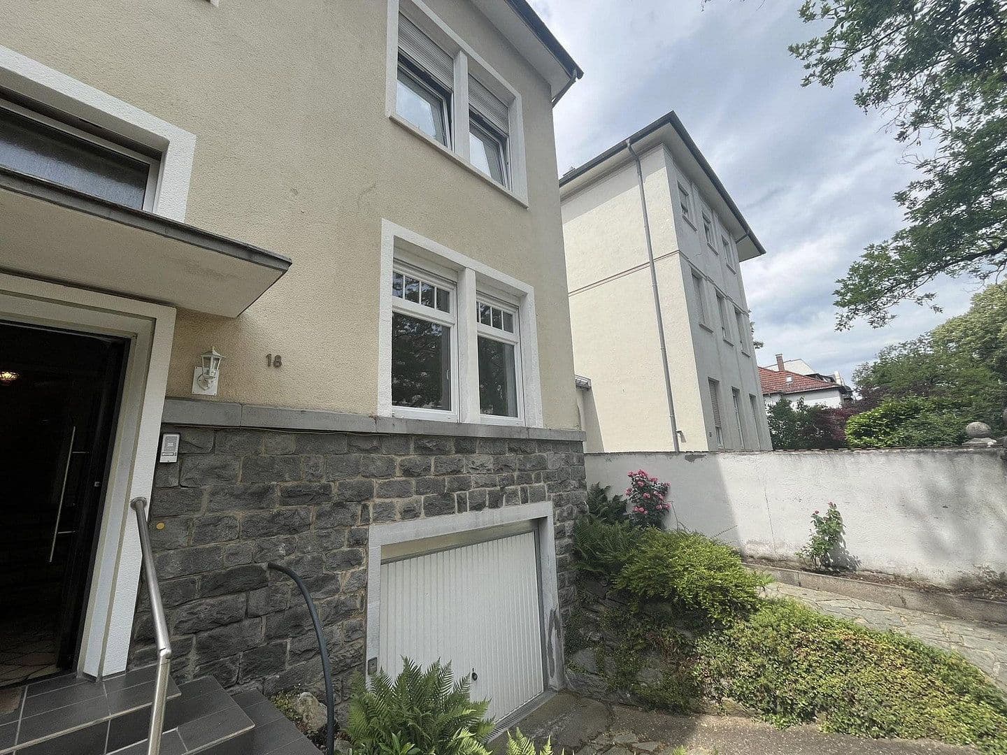 Prenájom bytu 5-izbový 155 m², Körnerstr.18, Offenbach, Hesensko Prenájom bytu 5-izbový 155 m², Körnerstr.18, Offenbach, Hesensko