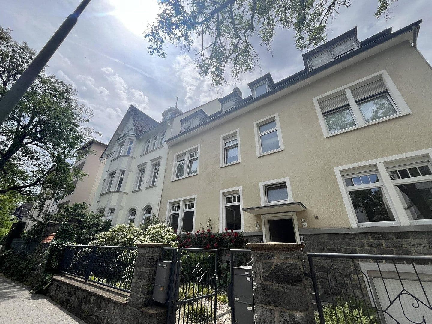 Prenájom bytu 5-izbový 155 m², Körnerstr.18, Offenbach, Hesensko Prenájom bytu 5-izbový 155 m², Körnerstr.18, Offenbach, Hesensko
