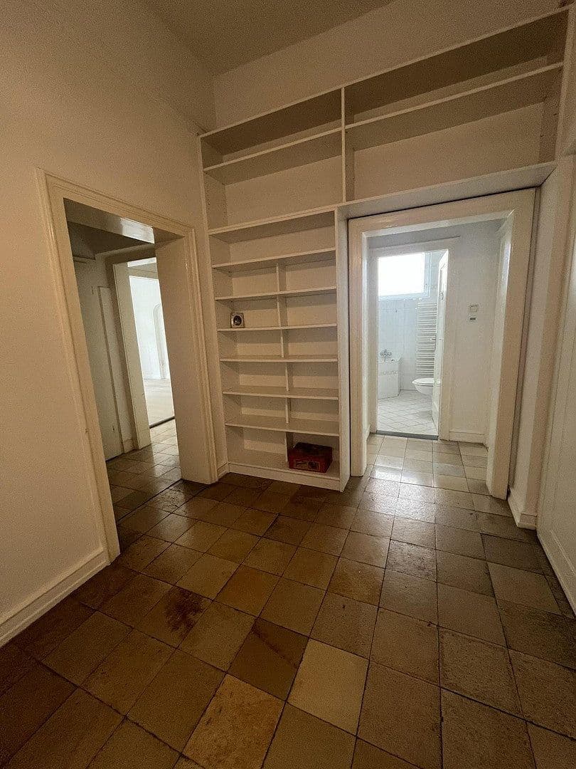 Prenájom bytu 5-izbový 155 m², Körnerstr.18, Offenbach, Hesensko Prenájom bytu 5-izbový 155 m², Körnerstr.18, Offenbach, Hesensko