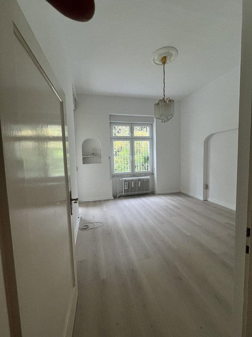 Prenájom bytu 5-izbový 155 m², Körnerstr.18, Offenbach, Hesensko Prenájom bytu 5-izbový 155 m², Körnerstr.18, Offenbach, Hesensko